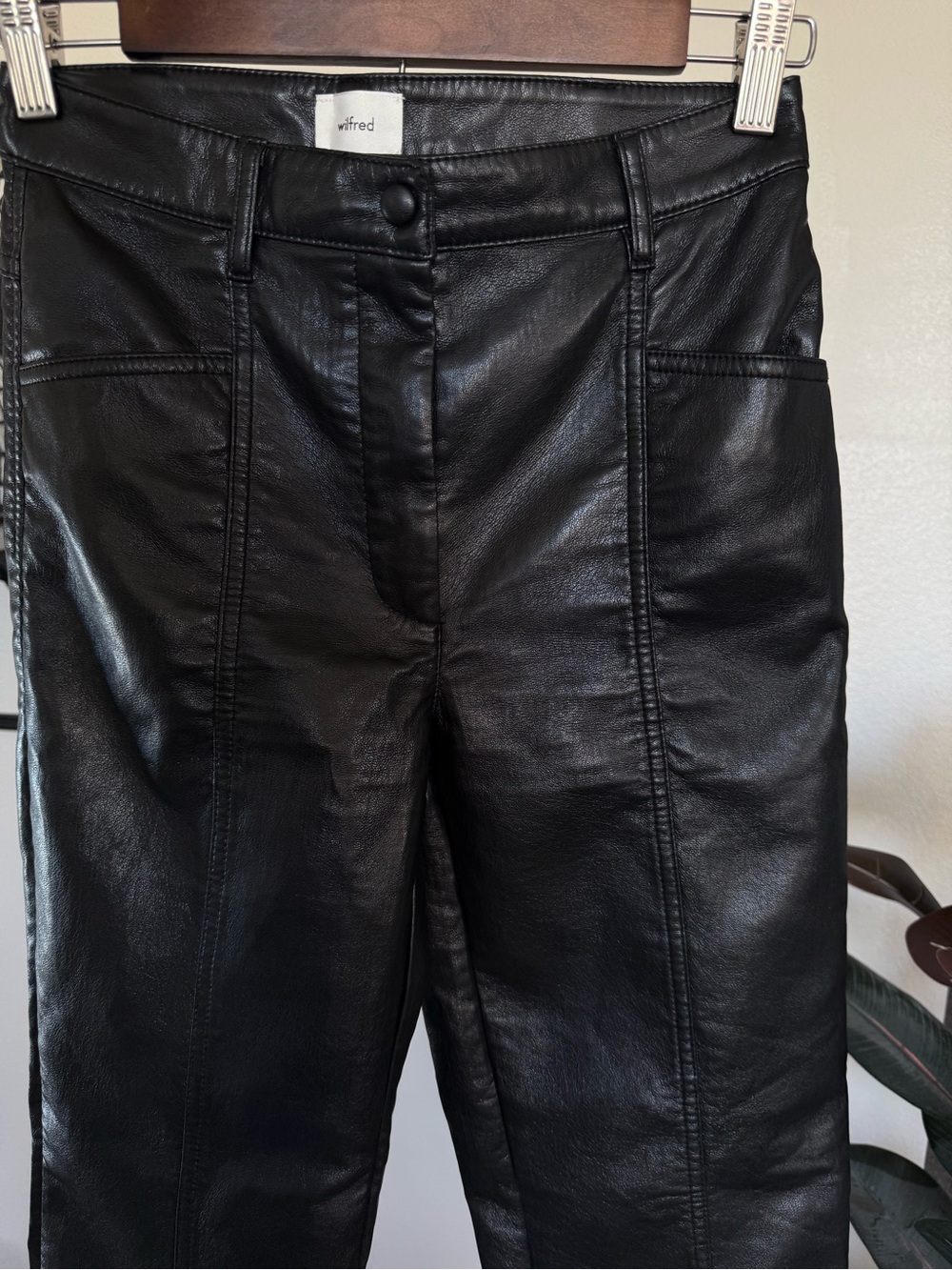 🍂 Aritzia Wilfred Black Faux-Leather Skinny Jeans